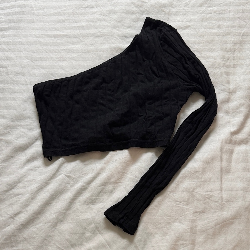 SHEIN Black One-Shoulder Crop Top